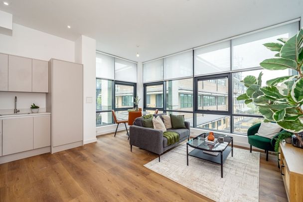 Lakeside Close, Staines Upon Thames - Photo 1