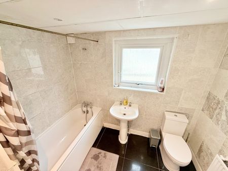 Room in a Shared House, Samuel Street, SE18 - Photo 4