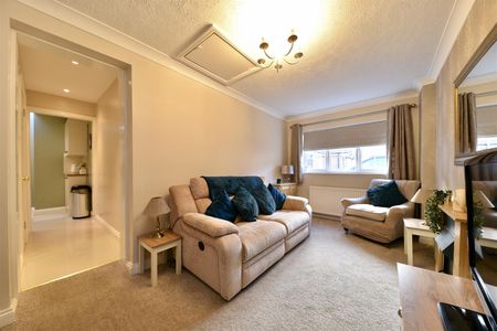 St. Andrews Drive, Stevenage, SG1 - Photo 2