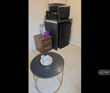 1 bedroom in a house share to rent - Photo 6