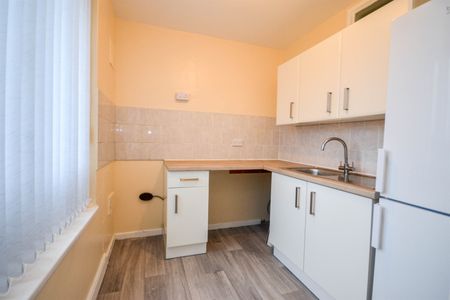 2 bed flat to rent in St. Keverne Square, Kenton, NE5 - Photo 5