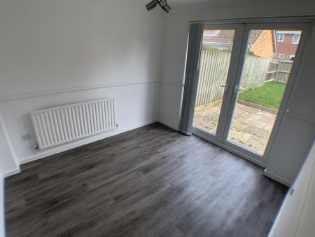 4 bedroom detached house to rent - Photo 2