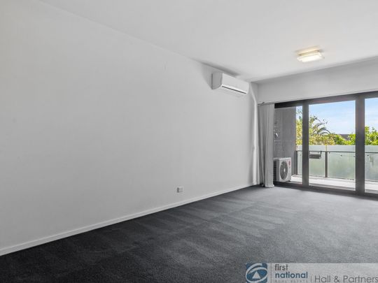 walking distance to train station - Photo 1