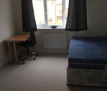 6 Bed Terraced House, Great Clover Leaze, BS16 - Photo 2