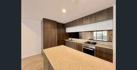 Luxurious 3 bedrooms Living in Camperdown's Heart - Photo 2