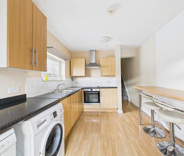 3 bedroom flat to rent - Photo 6