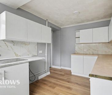 3 bedroom end of terrace house to rent - Photo 2