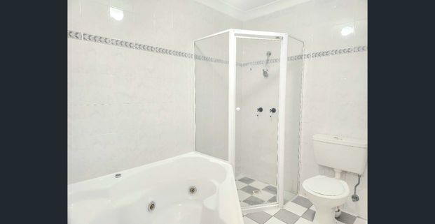 Spacious 4-Bedroom Townhouse for Lease - Photo 1