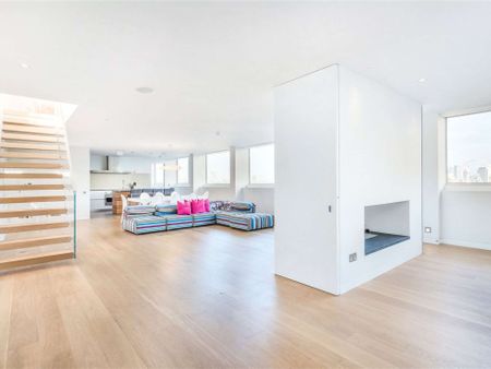 Luxury 45 Bed Penthouse with Annex, Roof Terrace & Skyline Views - Photo 4