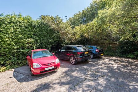 3 bedroom flat to rent - Photo 4