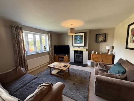 3 bedroom detached house to rent - Photo 2