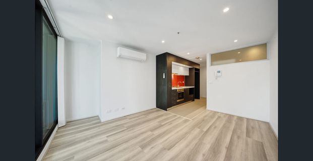 Contemporary City Living in the Heart of Melbourne - Photo 1