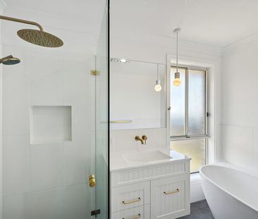 Luxury Family Residencee Offering Exceptional Space, Quality and Co... - Photo 5