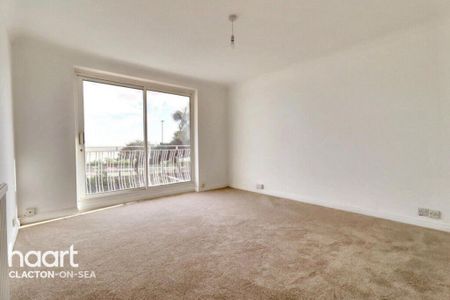 3 bedroom flat to rent - Photo 4