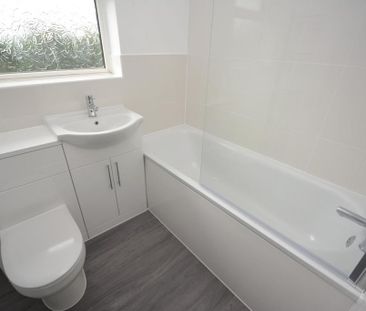 2 bedroom ground floor flat to rent - Photo 2
