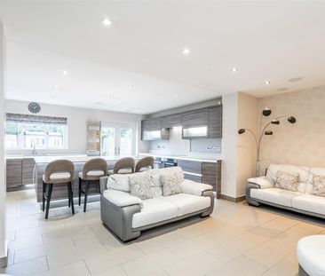 5 bed semi-detached house to rent in Regan Avenue, Shirley, Solihull - Photo 5