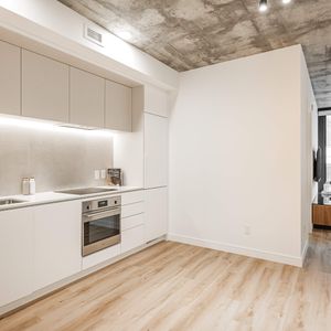 1 CH - 1 SDB - Montréal - $2,300 /mo - Photo 2