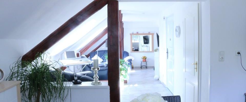 Gemütliche Dachgeschosswohnung mit großem Garten in Altenbeken - Foto 1