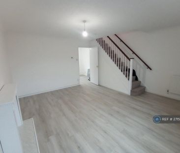 3 bedroom end of terrace house to rent - Photo 2