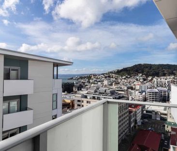 Modern 3 Bedroom Apartment - Photo 5