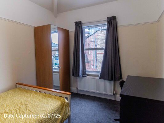 Room 7, 38 Heslington Road - Photo 1