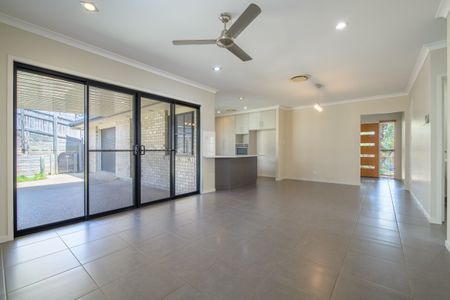 STYLISH EXECUTIVE GEM IN KIRKWOOD - Photo 2
