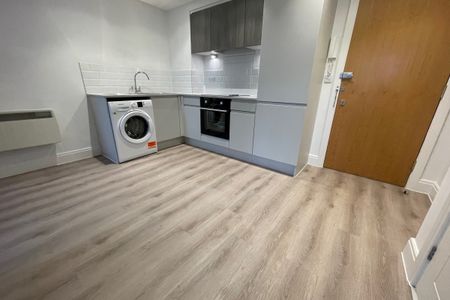 Albert Road, BOURNEMOUTH - Photo 3