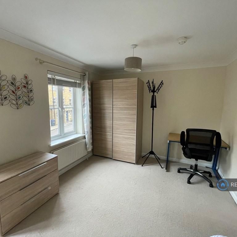1 bedroom in a house share to rent - Photo 1