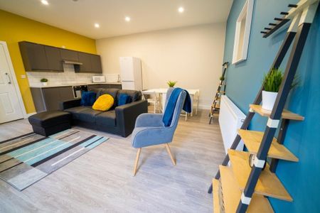 4 bedroom flat to rent - Photo 2