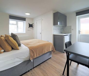 1 bedroom in a house share to rent - Photo 6