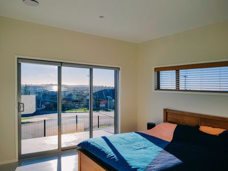 Exquisite 3-Bedroom, 3-Bathroom Home with Spectacular Sea Views in Stanmore Bay - Photo 4