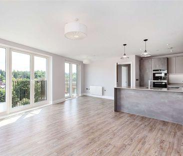Modern two bedroom apartment set in a contemporary development set ... - Photo 4