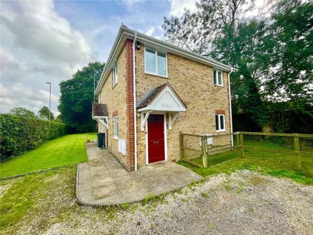 1 Bedroom Flat / Apartment - Winchester Road, Four Marks - Photo 2