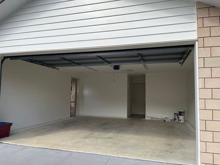 Beautiful waterfront 3 bedroom in quiet suburb - Photo 5