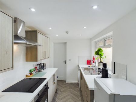 4 bedroom house of multiple occupation to rent - Photo 4