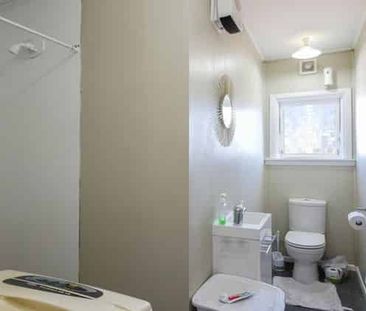 **2026 Sunny 1 bedroom flat situated in Roslyn** - Photo 5