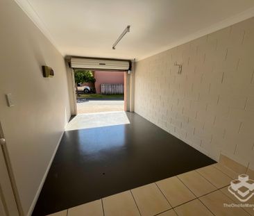 Spacious Townhouse 3 bed 3 bed 3 car - Photo 4