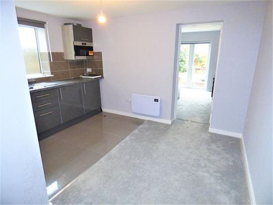 1 bedroom ground floor flat to rent - Photo 1