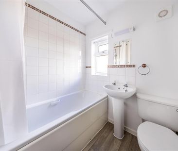 East Crescent - Photo 5