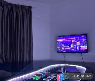 6 bedroom detached house to rent - Photo 4