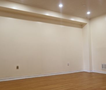 For Lease - 6905 Glory Court, Mississauga, Ontario - Photo 2