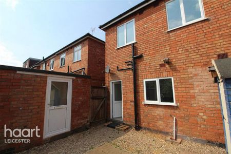 2 bedroom semi-detached house to rent - Photo 4