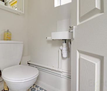 4 bedroom end of terrace house to rent - Photo 2