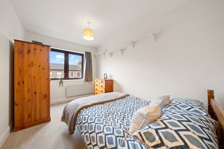 1 Bed Flat, Brook Court, TW8 - Photo 2