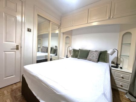 1 Bed Flat, Melville Court, SE8 - Photo 3