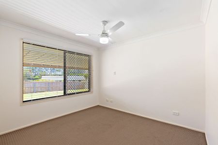 Helensvale - Photo 2