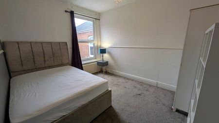 Room in a Shared House, Stafford Road, SO15 - Photo 2