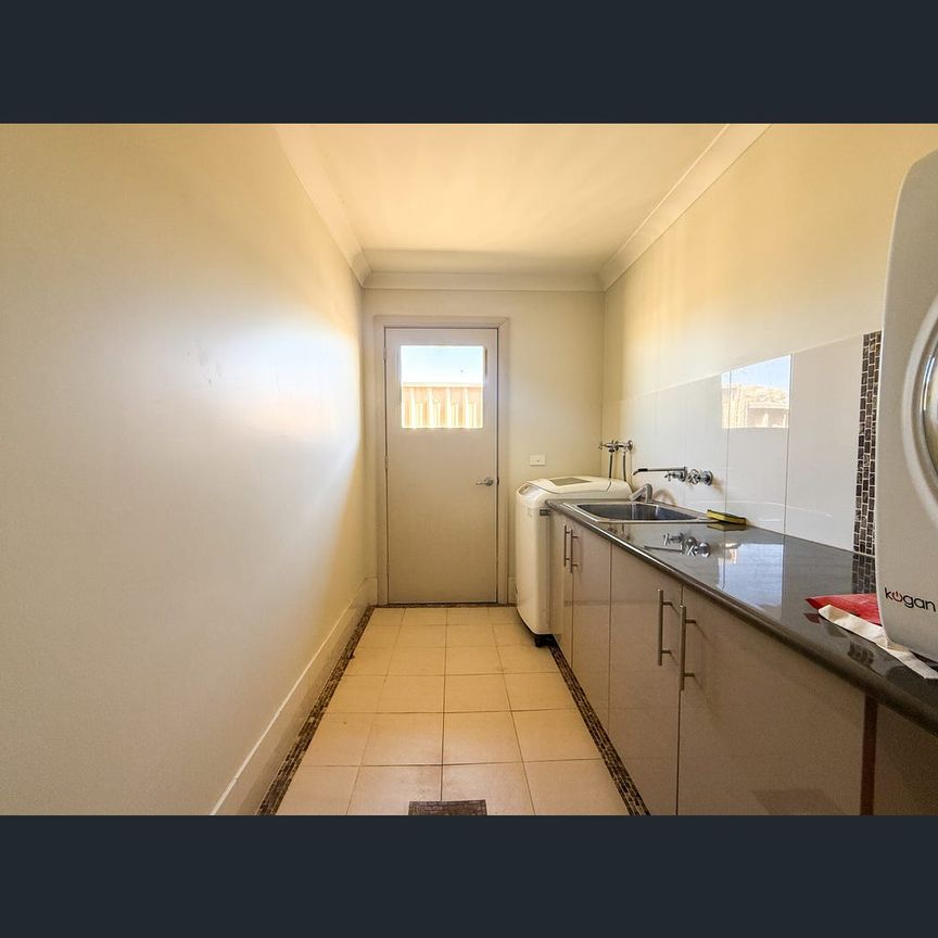 22 Rosewood Avenue, Parkes, NSW 2870 - Photo 1