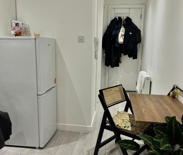 Studio Flat, Archway Road, N6 - Photo 2