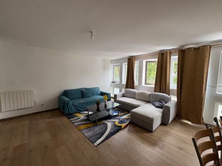 Location Appartement 3 pièces 90m² ST ETIENNE 42000 - Photo 2